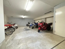 【千葉県/船橋市北本町】プラウド船橋二街区 バイク置場