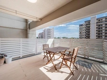 【千葉県/印西市戸神台】ヴェレーナシティ千葉ニュータウン中央 スカイ・ヴィラ バルコニー：両隣との境に壁があり視線が気になりません