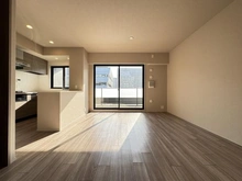 【東京都/江東区南砂】リビオシティ南砂町ステーションサイト LDK：床暖房あり　照明設置前