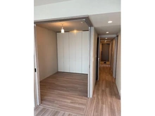 【東京都/江東区南砂】リビオシティ南砂町ステーションサイト 洋室：洋室奥収納：ウゴクロ