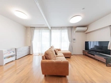 【東京都/江東区東砂】ルネ南砂町リバーフィール リビング・ダイニング：左側：約5.1帖の洋室