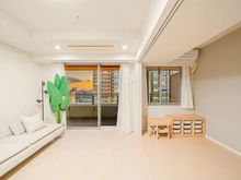 【東京都/豊島区東池袋】アウルタワー リビング・ダイニング：（右）洋室