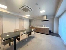 【東京都/板橋区前野町】常盤台ガーデンソサエティ  パーティールーム：約110m2の広さを確保した「パーティールーム」 【パーティールーム（1,000円/1回）】