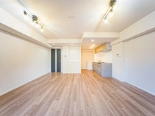 【東京都/豊島区長崎】BELISTA椎名町 LDK：サービススペース側からのLDKの様子