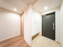 【東京都/豊島区長崎】BELISTA椎名町 玄関：玄関横にシューズ入れがございます。