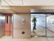【東京都/豊島区南長崎】マイキャッスル東長崎 エントランス：エレベーター