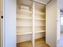 【東京都/豊島区上池袋】プラウドシティ上池袋 収納：キッチン横