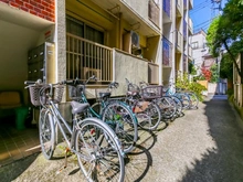 【東京都/豊島区要町】池袋第二ローヤルコーポ 駐輪場