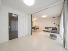 【東京都/江東区東陽】シティテラス東陽町 洋室：約5.0帖の洋室、ウォークインクローゼット（写真左手）
