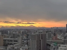 【東京都/板橋区板橋】リビオタワー板橋 眺望：富士山を望む、バルコニーから（ズームあり）