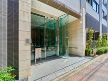 【東京都/中央区月島】THE パームス月島ルナガーデン エントランス：「和」を表現した竹を配したエントランスまわり