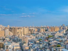 【東京都/豊島区東池袋】プラウドタワー東池袋 眺望：バルコニーからの昼景　※ズームあり
東京スカイツリーを望む※天候による