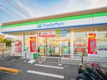 【東京都/西東京市ひばりが丘】フォレストレイクひばりヶ丘 H棟 ファミリーマート 東久留米所沢街道店（現地より約400m）：