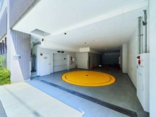 【東京都/中央区月島】THE パームス月島ルナガーデン 駐車場：雨風をしのげる建物内