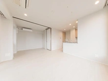 【東京都/港区東麻布】クラッシィスイート・ジオ東麻布 リビング・ダイニング：奥：洋室