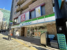【東京都/渋谷区神宮前】D’クラディア神宮外苑ハイヴァリー ファミリーマート 外苑南青山二丁目店（現地より約650m）