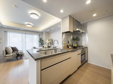 【東京都/港区赤坂】ザ・パークハウス赤坂レジデンス ダイニングキッチン：※リフォーム前の室内写真です。