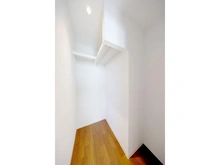 【東京都/港区六本木】麻布市兵衛町ホームズ 収納：ウォークインクローゼット