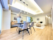 【東京都/港区南青山】南青山パークマンション リビング・ダイニング：※家具・調度品は販売価格に含まれておりません