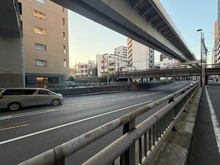 【東京都/荒川区西日暮里】CQレジデンシャル西日暮里ステーションフロント 前面道路