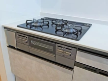 【東京都/新宿区原町】グランディ市谷柳町 キッチン：三口コンロ