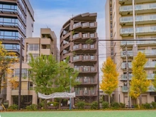 【東京都/渋谷区富ヶ谷】グランパーク代々木公園 外観：当該マンションは中央の棟です。