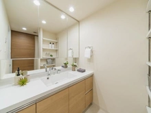 【神奈川県/横浜市都筑区長坂】シーズンプレイス B棟 洗面室：家具・調度品は販売価格には含まれません。