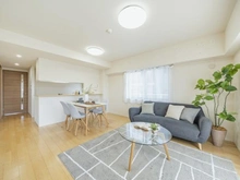 【神奈川県/横浜市都筑区長坂】シーズンプレイス B棟 リビング・ダイニング：家具・調度品は販売価格には含まれません。