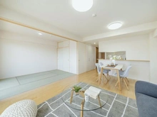 【神奈川県/横浜市都筑区長坂】シーズンプレイス B棟 リビング・ダイニング：家具・調度品は販売価格には含まれません。