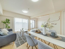 【神奈川県/横浜市都筑区長坂】シーズンプレイス B棟 リビング・ダイニング：家具・調度品は販売価格には含まれません。