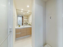 【神奈川県/横浜市都筑区長坂】シーズンプレイス B棟 洗面室：家具・調度品は販売価格には含まれません。