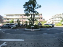 【神奈川県/横浜市都筑区長坂】シーズンプレイス B棟 敷地内