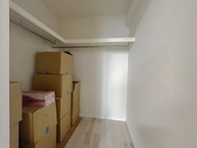 【東京都/町田市小川】セルシオヒルズすずかけ台 収納：ウォークインクローゼット
※家具・調度品等は販売価格に含まれておりません