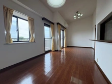 【東京都/町田市玉川学園】コスモ玉川学園前 リビング・ダイニング