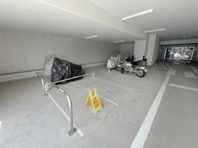 【神奈川県/横浜市瀬谷区瀬谷】ライオンズ横濱瀬谷ステーションスクエア 共用部：バイク置き場