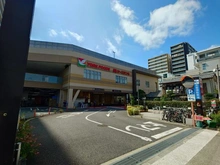 【神奈川県/厚木市中町】プレミスト本厚木 ヨークフーズ厚木店（現地より約190m）：建物内にヨークフーズとケーズデンキがございます。
