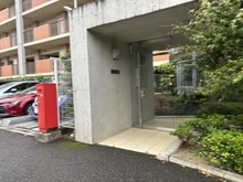 【神奈川県/川崎市麻生区白鳥】ハイセレサ麻生白鳥ミュゼアリーナ 敷地内施設：サブエントランス