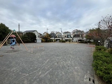 【神奈川県/川崎市麻生区白鳥】ハイセレサ麻生白鳥ミュゼアリーナ 白鳥諏訪公園（現地より約70m）