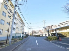 【神奈川県/横浜市緑区東本郷】横浜市緑区東本郷第2団地 2号棟 前面道路
