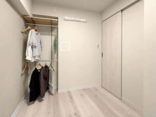 【神奈川県/横浜市西区平沼】モンテベルデ横浜 洋室：エアコン先行配管済/収納スペース有り