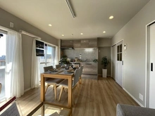 【神奈川県/横浜市神奈川区三ツ沢下町】ガーデン山住宅団地 9号棟 リビング・ダイニング