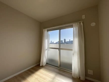 【神奈川県/横浜市神奈川区三ツ沢下町】ガーデン山住宅団地 9号棟 洋室