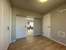 【神奈川県/横浜市神奈川区三ツ沢下町】ガーデン山住宅団地 9号棟 洋室