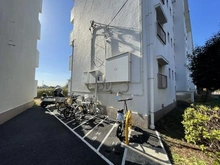 【神奈川県/横浜市神奈川区三ツ沢下町】ガーデン山住宅団地 9号棟 駐輪場