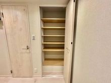 【神奈川県/横浜市神奈川区台町】横浜ウェイサイドマンション 収納：廊下物入