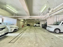 【神奈川県/横浜市神奈川区台町】横浜ウェイサイドマンション 駐車場