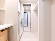 【神奈川県/横浜市西区岡野】プラウド横浜岡野一丁目 洗面所横スペース