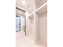 【神奈川県/横浜市西区岡野】プラウド横浜岡野一丁目 ランドリークローク