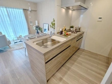 【神奈川県/横浜市神奈川区浦島町】ヴェレーナブリエ神奈川新町 ダイニングキッチン