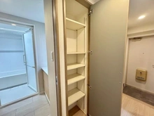 【神奈川県/横浜市南区六ツ川】日神パレステージ弘明寺 収納：廊下